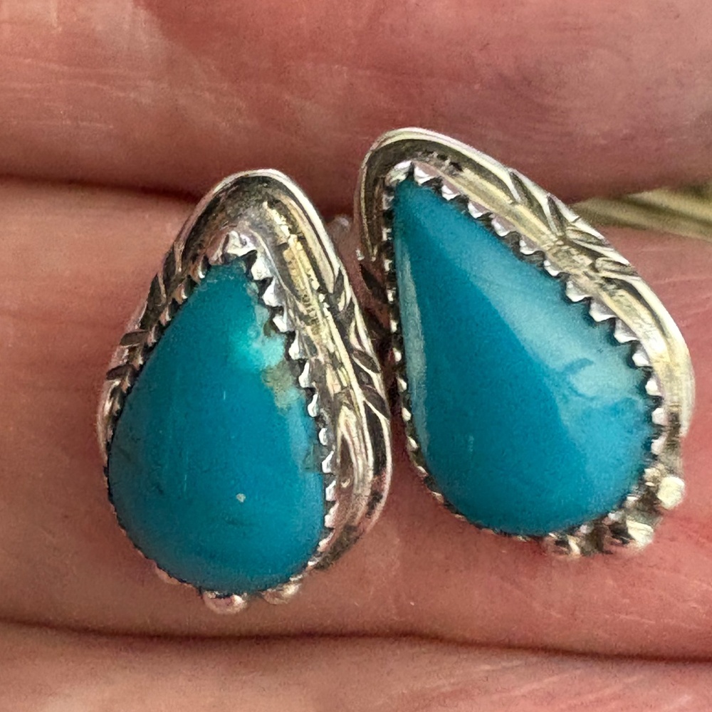 Exquisite Teardrop Kingman Turquoise Sterling Silver Stud Earrings - Picture 6 of 10